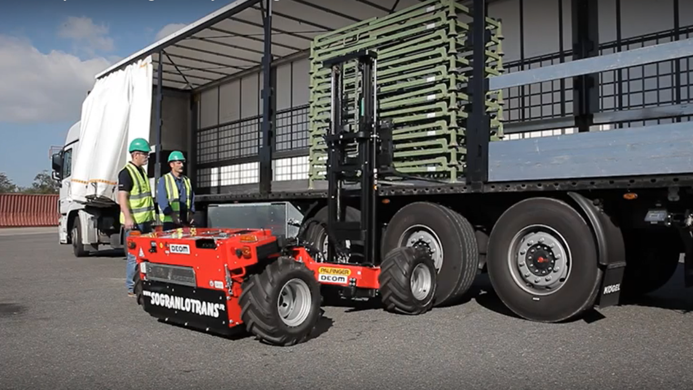 Transports Namysl camion equipe d'un chariot embarque